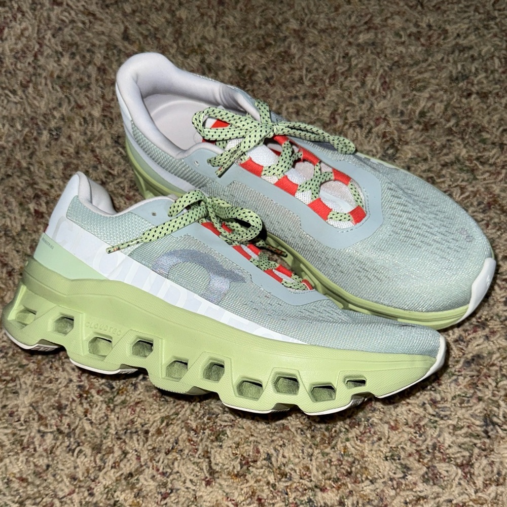 On Running Womens Cloudmonster 8/8.5 green and white. READ DESCRIPTION
